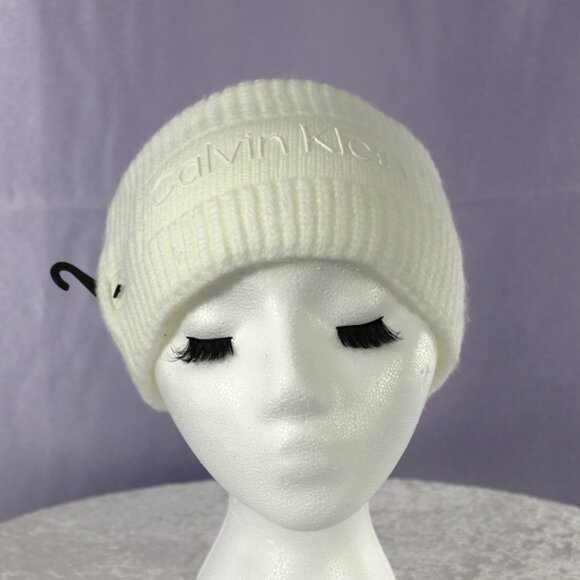 Calvin Klein White Ribbed Knit Beanie Hat–Classic Logo Winter Cap, Unisex Style - Picture 2 of 7